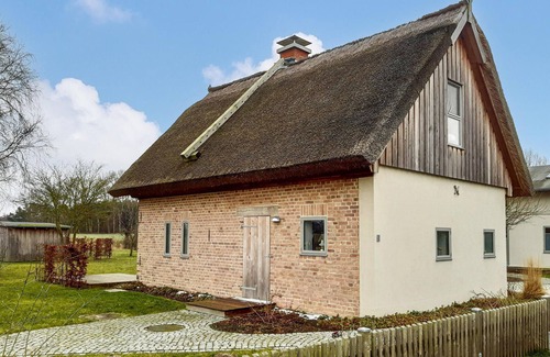 Warthe House | Stunning home in Warthe with sauna