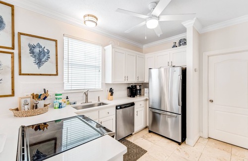 White's Gulfview House | Stunning Home near Deeded Beach, Fast WiFi, Patio, AC & 2 Bikes