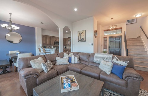 Apache Shores House | Stunning Home on a Cliff with Gorgeous Views: 5 min to Lakes