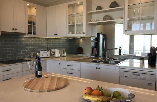 Copacabana House | Stunning house, breathtaking beach & ocean views, 3 min walk beach, cafes, parks