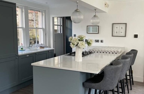 St. Andrews House | Stunning house (sleeps 5) in the heart of St. Andrews with private parking