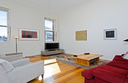 Collingwood Apartment | Stunning Inner city warehouse apartment