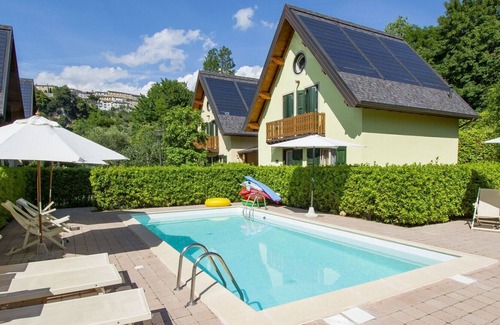 Coreglia Antelminelli House | Stunning private villa for 8 guests with WIFI, pool, TV, terrace, pets allowed and parking