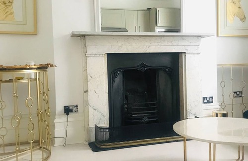 Chelsea Riverside Apartment | Stunning Kings Road, Chelsea, period property