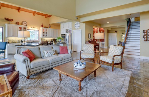 Riverside House | Stunning Lake Livingston Vacation Rental w/ Patio