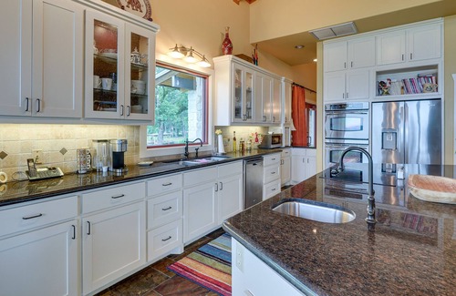 Riverside House | Stunning Lake Livingston Vacation Rental w/ Patio