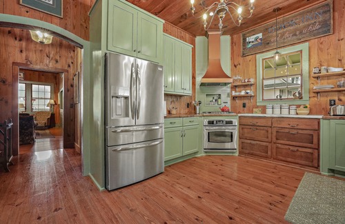 Russellville House | Stunning Lake Moultrie Estate on Deep Water