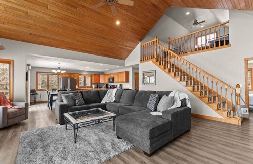 Fremont House | Stunning Lake Views! Sleeps 10!