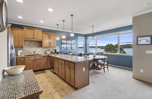 Hollister Condo | Stunning Lakefront Condo with Scenic Views and Proximity to Premier Attractions!