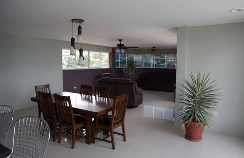 San Fernando House | Stunning Luxury 3 Bedroom 2 1/2 bath Apartment
