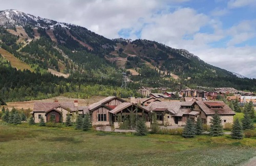Teton Village House | Stunning Luxury Estate 3 minutes from the Gondola and Jackson Hole Ski Resort