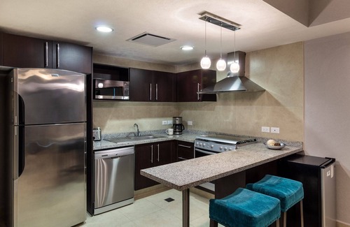 North Hotel Zone Condo | Stunning luxury apartment 22 f Grand Venetian