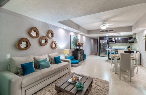 North Hotel Zone Condo | Stunning luxury apartment 22 f Grand Venetian