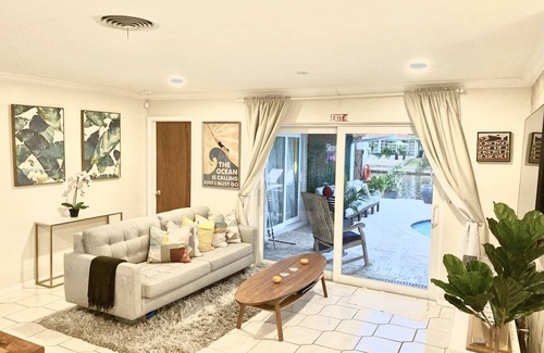 Fort Lauderdale Bed & Breakfast | Stunning, luxury retreat-style home on the water. Breakfast included.