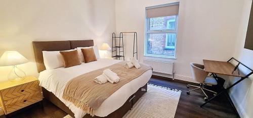 Manchester House | Stunning Luxury Spacious Holiday Home - 5 Bedrooms - Rest & Recharge in Manchester