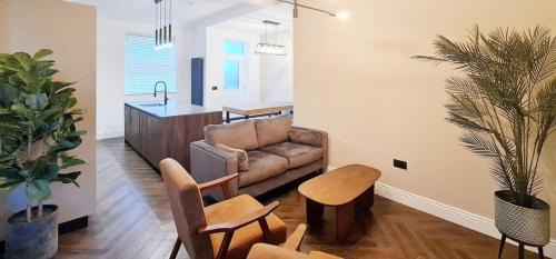 Manchester House | Stunning Luxury Spacious Holiday Home - 5 Bedrooms - Rest & Recharge in Manchester