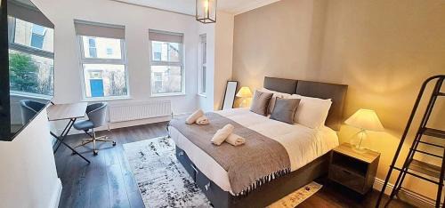 Manchester House | Stunning Luxury Spacious Holiday Home - 5 Bedrooms - Rest & Recharge in Manchester