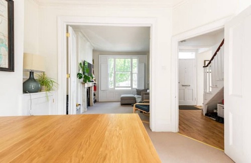 Islington Apartment | Stunning maisonette on quiet street in Islington