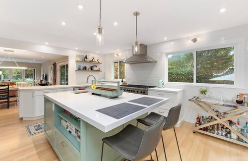 San Anselmo House | Stunning Marin County home with pool