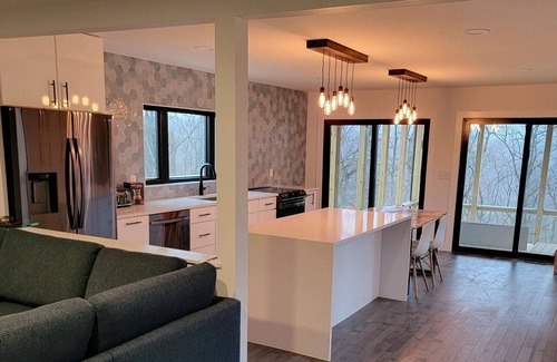 Lost River Cabin | Stunning modern cabin high on a ridge with sunrise and sunset views!