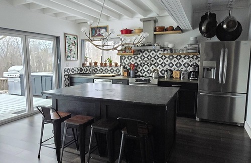Town of Olive House | Stunning Modern House/Cottage minutes from Woodstock NY.