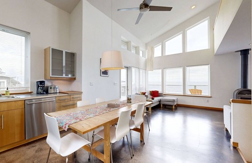Oceanside House | Stunning & Modern Oceanview Home - 1.5 Blocks from the Beach
