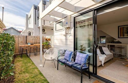 Footscray House | Stunning, modern, two-story detached townhouse