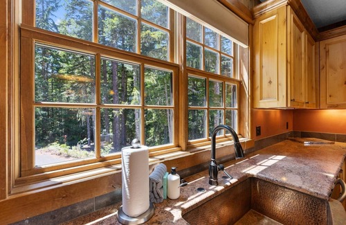 Government Camp House | Stunning Mountain Lodge, Outdoor Fireplace, Hot Tub, Gorgeous Mt Hood Views.