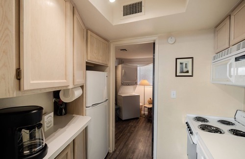 Mission Hills Townhomes Apartment | Stunning Mountain & City Views!