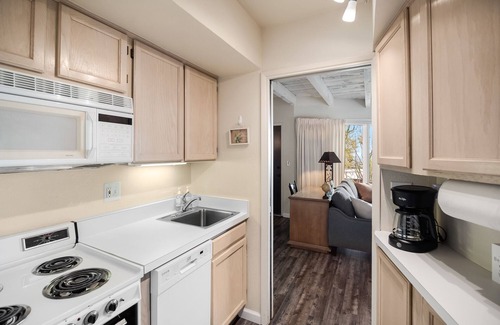 Mission Hills Townhomes Apartment | Stunning Mountain & City Views!