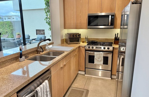 Baristo House | Stunning mountain-view 2-bedroom town home in central Palm Springs