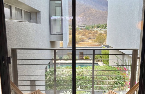 Baristo House | Stunning mountain-view 2-bedroom town home in central Palm Springs