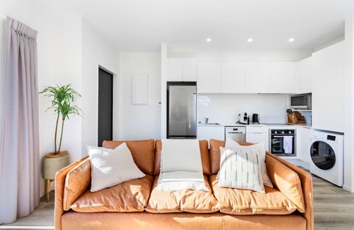 Pukekohe House | Stunning New 2BR Luxury in Pukekohe | WiFi Netflix