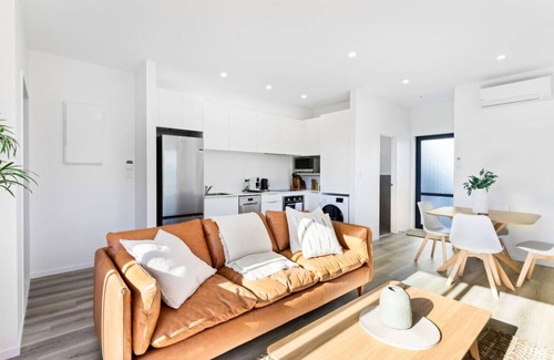 Pukekohe House | Stunning New 2BR Luxury in Pukekohe | WiFi Netflix