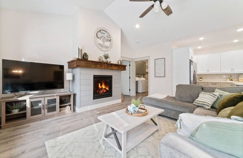 Hermantown House | Stunning New Build: Sleeps 10!