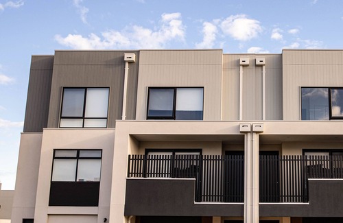 Carrum Downs House | Stunning new built 3-story house near Seaford beach