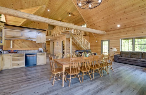 North Rose Cabin | Stunning North Rose Retreat w/Fishing Pond!