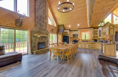 North Rose Cabin | Stunning North Rose Retreat w/Fishing Pond!