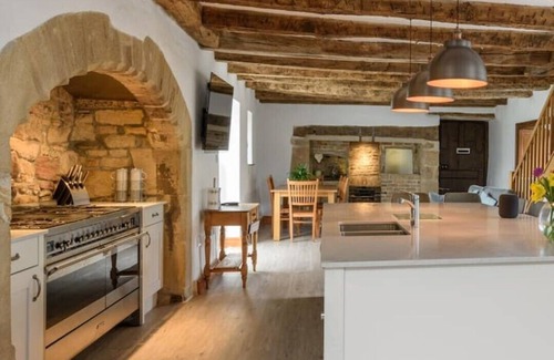 Ovingham House | Stunning Northumberland 10 Bed House with Hot Tub