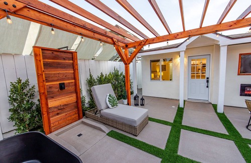 Crown Point House | Stunning Oasis Right By the Beach