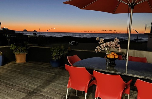 Rewa House | STUNNING OCEAN FRONT LUXURY BEACH HOUSE IN PRIME CBD LOCATION