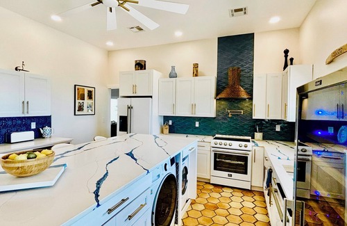Cocoa Beach Villa | ⭐️⭐️Stunning Ocean front Villa. 7 Bedrooms 2 kitchen private Pool In-law suite 5⭐️⭐️