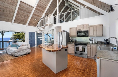 Laupahoehoe House | Stunning Ocean-front Retreat Overlooking Laupahoehoe Point