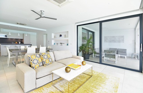 Belair Apartment | Stunning Ocean View in St Maarten -3BD