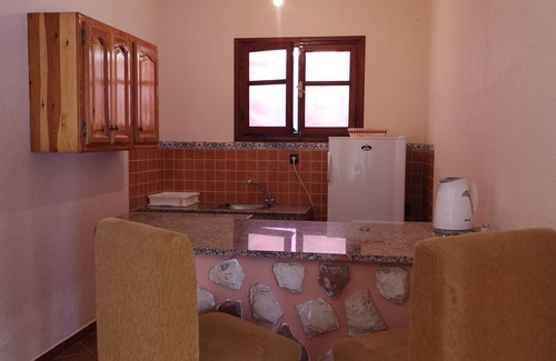 Tamrhakht House | Stunning ocean view bungalow by the beach with swimming pool