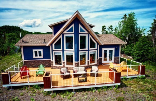 Summerford House | Stunning Ocean View Home - Cozy Cove Chalet