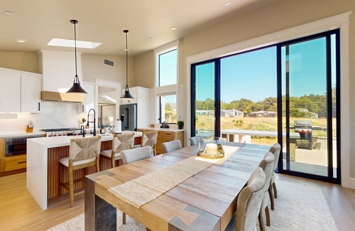 Sea Ranch House | Stunning Ocean View Retreat with Private Hot Tub & Bbq - Shared Pools & Tennis