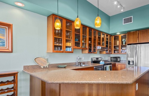 Kahaluu Bay Condo | Stunning Ocean View Beach Front Villa at Kahaluu