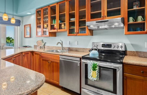 Kahaluu Bay Condo | Stunning Ocean View Beach Front Villa at Kahaluu