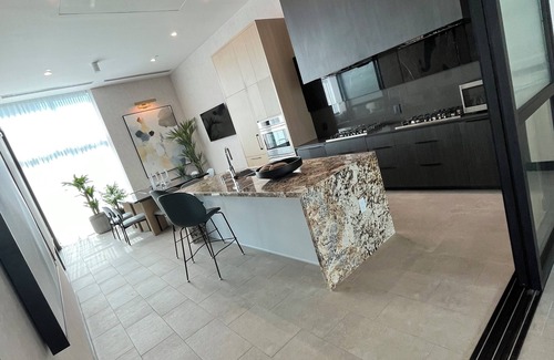 Downtown Long Beach Apartment | Stunning Ocean View Penthouse 1bd 2br